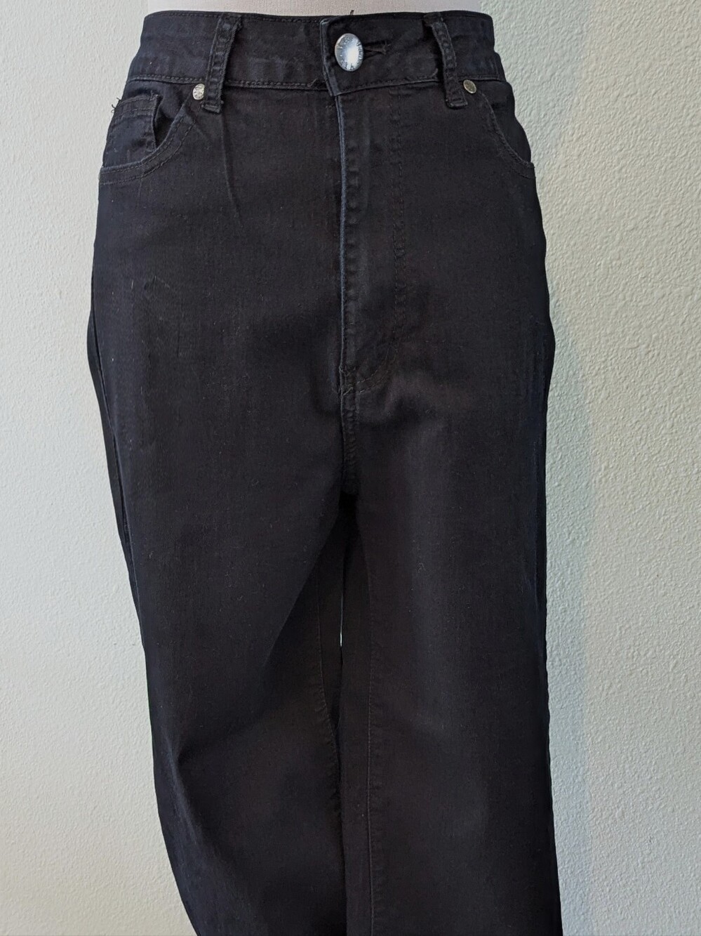 VIP Women's Relaxed Wide-Leg Jeans in Black